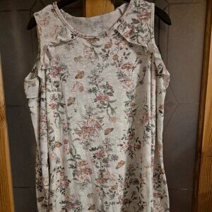 Cut out shoulder detail top